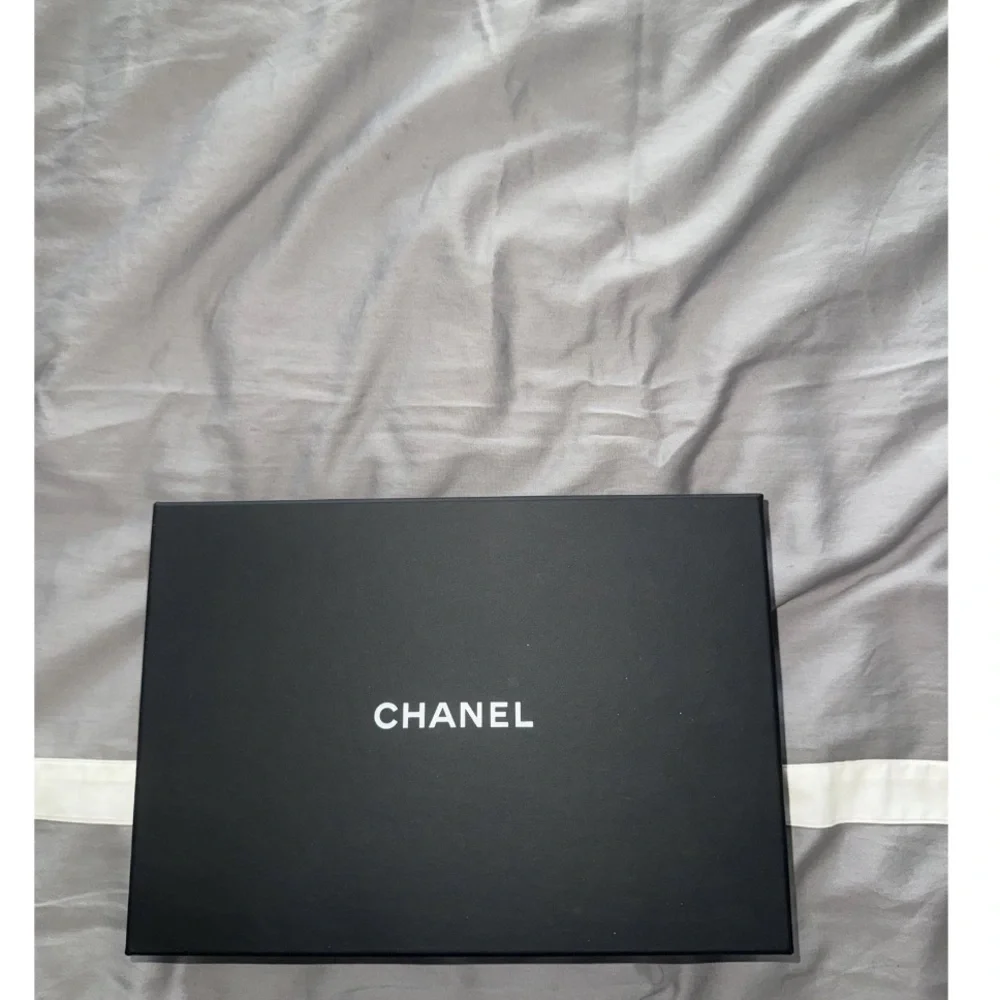 NEW CHANEL WOC Black Quilted Leather Crossbody with Gold Chain & CC Logo - Picture 11 of 12